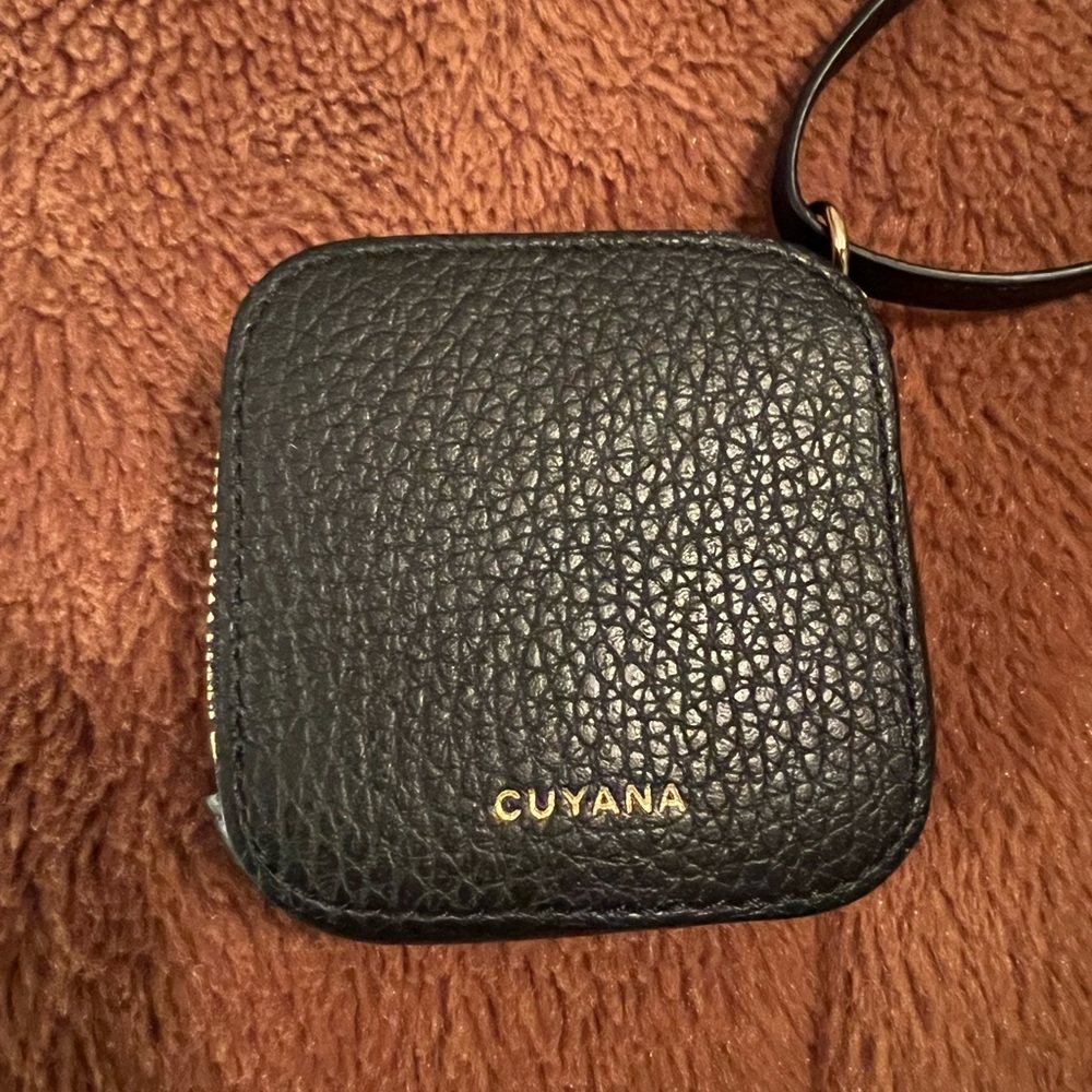 Cuyana Black Leather AirPod headphone case